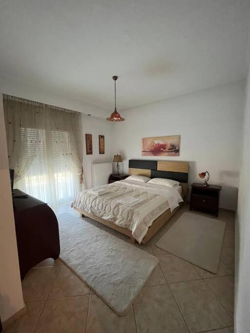 Mama's House. 300m απο τον μύλο των ξωτικών.