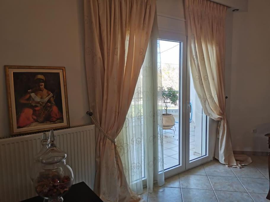Mama's House. 300m απο τον μύλο των ξωτικών. *