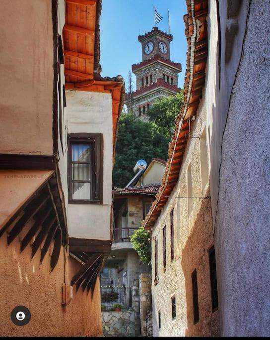 Mama's House. 300m απο τον μύλο των ξωτικών. *